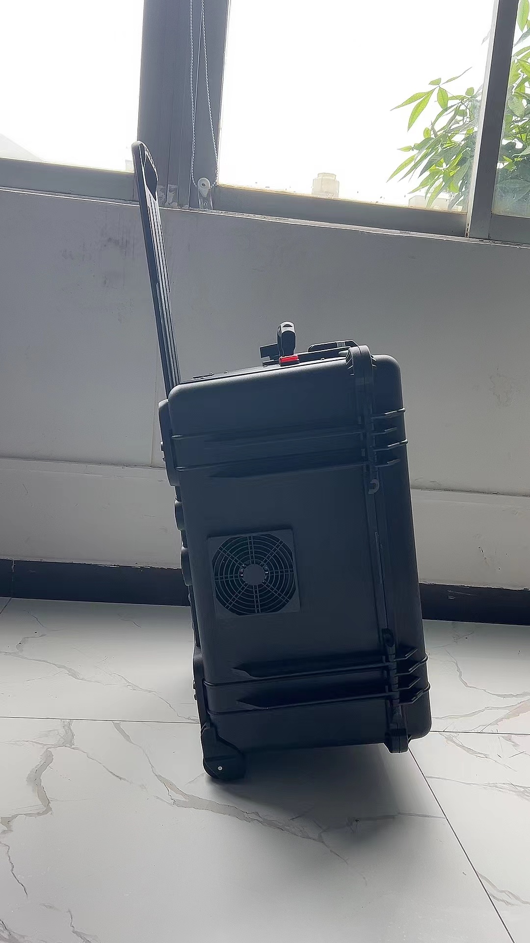 双牌手拉箱型移动通信干扰器